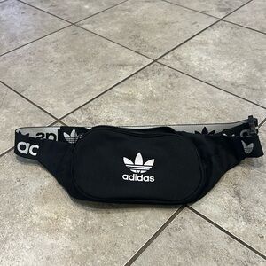 Adidas crossbody / fanny pack bag
